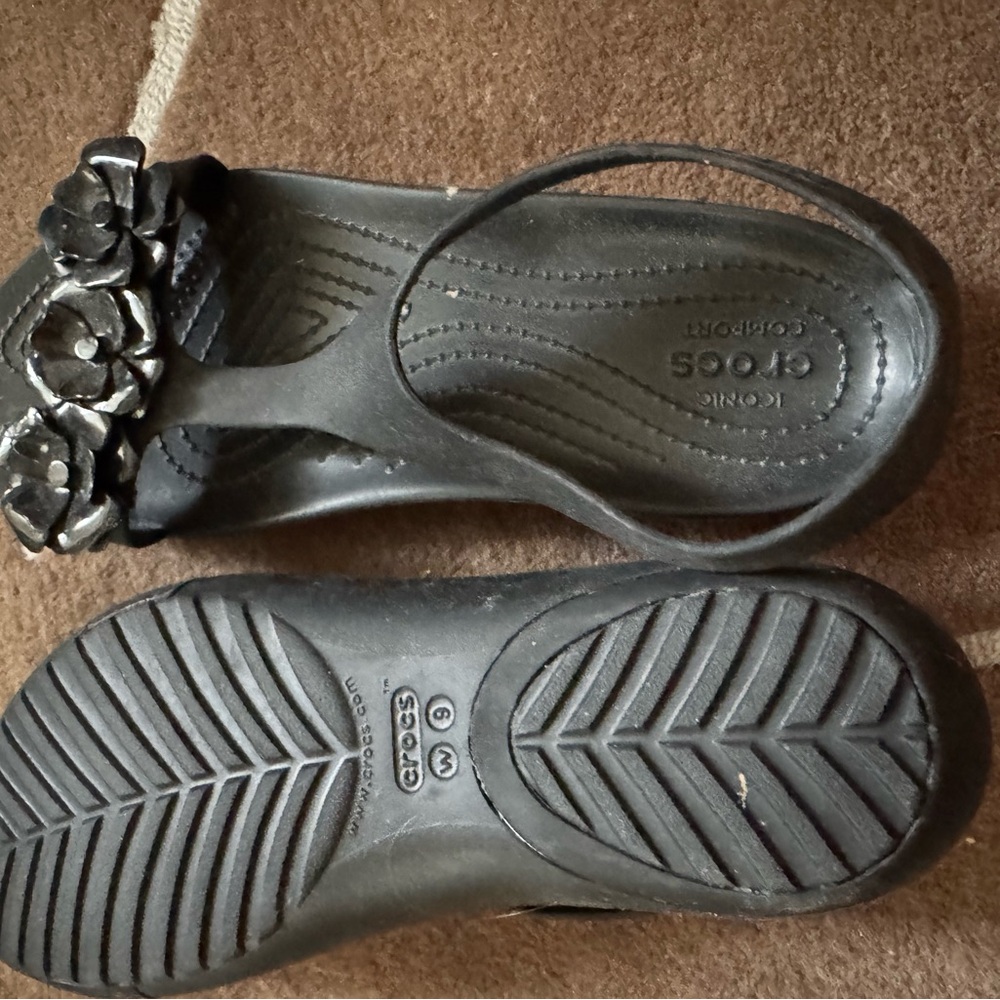 CROCS Black Floral Sandals